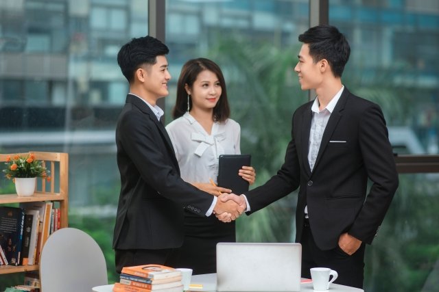 【2026年1月以降】ビザ申請の身元保証書は誰が作成する？行政書士法改正後の正しい対応を解説