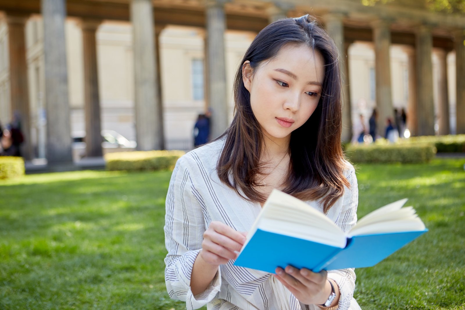 【2026年最新】資格外活動許可とは？留学生が知っておくべき週28時間ルールと厳格化の全解説